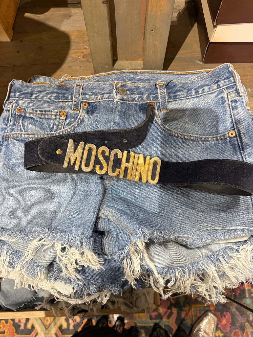 VINTAGE Moschino Black Suede Belt with Large Gold MOSCHINO Letters - Picture 4 of 4